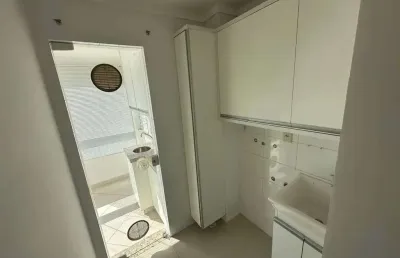 Apartamento com 2 dormitórios sendo 1 suíte e 1 vaga de garagem no bairro são judas em itajaí