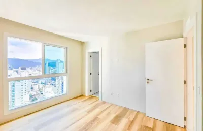Apartamento com 4 suítes e 3 vagas de garagem no bairro pioneiros em balneário camboriú/sc