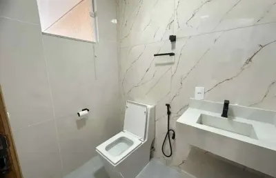 Casa com 3 dormitórios sendo 1 suíte e 1 vaga de garagem no itacolomi em balneário piçarras/sc