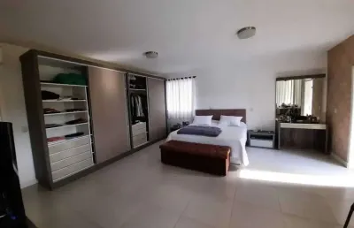 Casa de alto padrão mobiliada com 3 dormitórios sendo 1 suíte e 5 vagas de garagem em penha