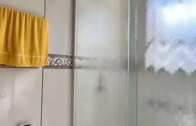Sobrado com 4 dormitórios sendo 1 suíte e 2 vagas de garagem em curitiba/pr