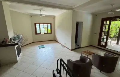 Casa com 02 lotes à venda no condomínio ariribá – balneário camboriú / sc