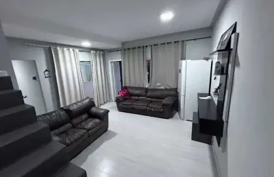 Sobrado de esquina mobiliado com mini sala comercial 2 suítes 2 vagas no centro de camboriú
