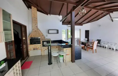 Casa alto padrão com 3 dormitórios sendo 1 suíte e 3 vagas em balneário piçarras
