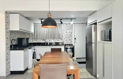 Apartamento mobiliado com 2 dormitórios e 1 vaga  na avenida atlântica em balneário camboriú