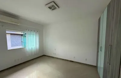 Casa com 3 suítes e 2 vagas de garagem no bairro ariribá em balneário camboriú