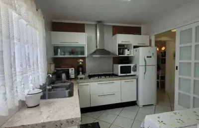 Apartamento quadra mar mobiliado com 2 dormitórios sendo 1 suíte e 1 vaga em balneário camboriú