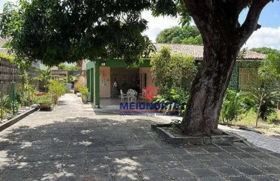 Casa à venda em área nobre de olho d'água, a 200m da praia