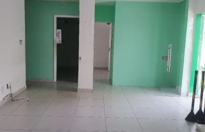 Casa comercial com 4 salas para alugar na Rua Bráulio Xavier, 83, Vitória, Salvador