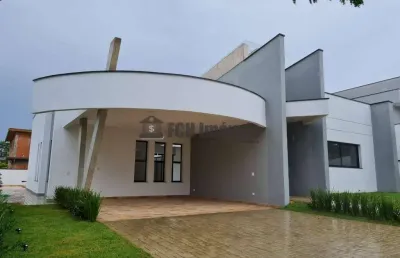 Casa no condomínio portal dos bandeirantes ii em porto feliz