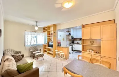 Apartamento 02 dormitórios frente mar na vila caiçara.