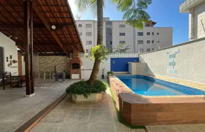 Sobrado triplex com 3 dormitórios, 2 suítes, piscina e churrasqueira – 210m2