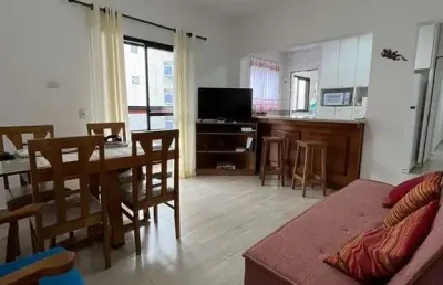 Apartamento amplo na guilhermina 2 dormitórios 1 suíte 200 metros da praia