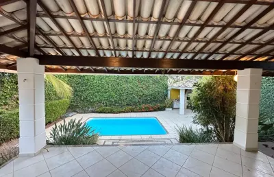 Casa completa em condomínio de alto padrão em buraquinho!