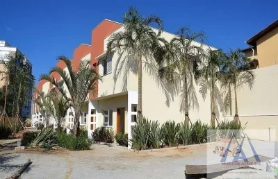 Sobrado com 03 dormitórios - villagio itapety - vila oliveira