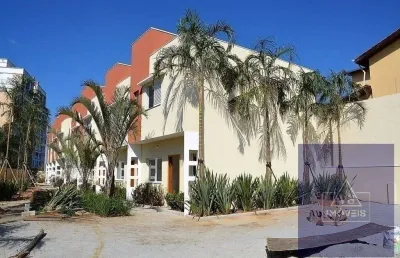 Sobrado com 03 dormitórios - villagio itapety - vila oliveira