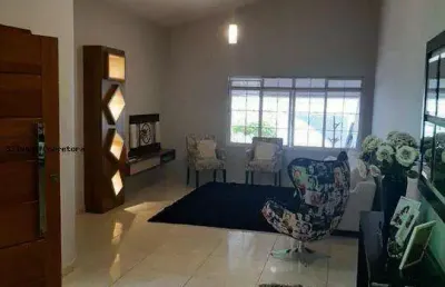Casa térrea á venda com 175m² de const e um terreno de 10x40 com 3 dormitorios e uma súite, 3 salas / vila oliveira mogi