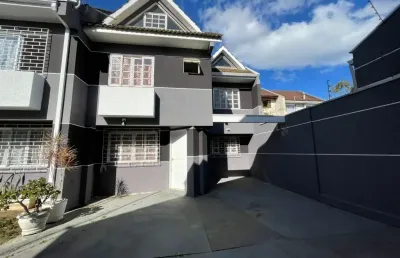 Excelente sobrado em condomínio ideal para sua família localizado no bairro vista alegre divisa com mercês