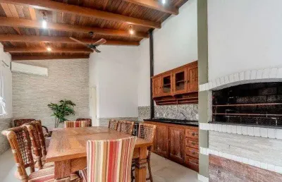Casa com 3 quartos à venda na Rua Manauê, 172, Vila Assunção, Porto Alegre