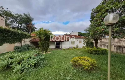 Casa com 3 quartos à venda na Avenida Uirapuru, --, Cidade Jardim, Uberlândia