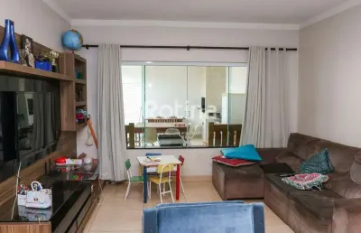 Casa com 3 quartos à venda na Avenida Alexi Abrahão, --, Nova Uberlândia, Uberlândia