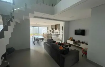 Casa em condomínio fechado com 4 quartos à venda na Avenida Manuel Lucio, --, Alto Umuarama, Uberlândia