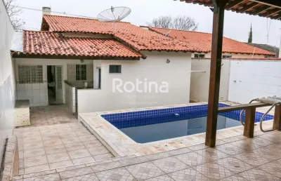 Casa com 3 quartos à venda na Rua Perdizes, --, Cidade Jardim, Uberlândia