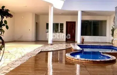 Casa com 3 quartos à venda na Avenida Platina, --, Dona Zulmira, Uberlândia