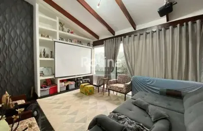 Casa com 3 quartos e 2 banheiros à venda, 229 m² por r$ 800.000