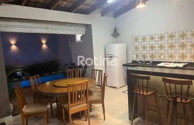 Casa com 3 quartos à venda na Rua Génova, --, Jardim Europa, Uberlândia