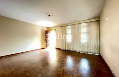 Casa disponível para venda no bairro osvaldo rezende em uberlândia mg