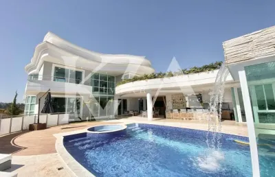 Porteira fechada- cond. quinta das paineiras- casa cinematográfica- mude agora mesmo- 4 suítes, piscina, sacada exclusiva e muito requinte.