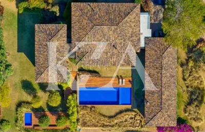 Exclusividade e tradição: casa de fazenda na praia da grama