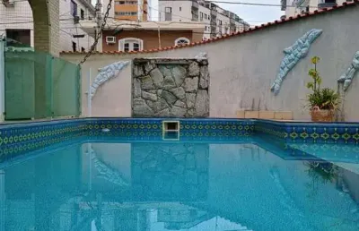 Casa para locação na ocian. - 4 suítes, 300m², possui lazer