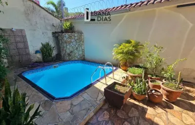 Oportunidade de compra na canto do forte- casa 3 dormitórios.