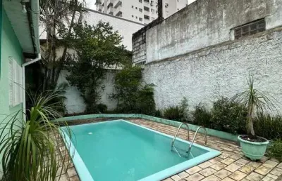 Casa isolada a venda na guilhermina - 3 dormitórios, sendo 1 suíte e piscina.