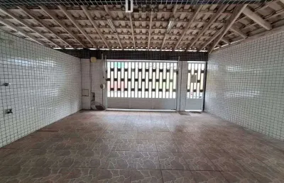 Casa para locação e venda no canto do forte - 3 dormitórios, sendo 1 suíte.