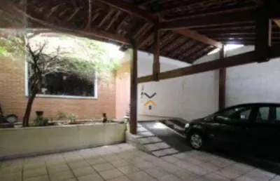 Sobrado com 4 dormitórios sendo 1 suíte, 3 banheiros, 2 vagas, no bairro jardim - santo andré.