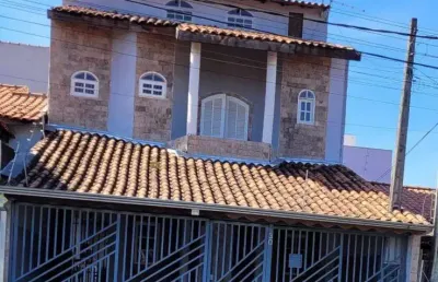 Sobrado c/ 250 m² / 03 quartos sendo 01 suíte / 02 vagas