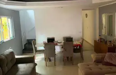Casa em vila com 4 dormitórios, sendo 2 com suites - carapicuíba