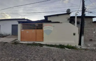 Casa com 2 quartos à venda na Rua Professora  Maria Valeria Da Silva, 36, Lagoa Azul, Natal
