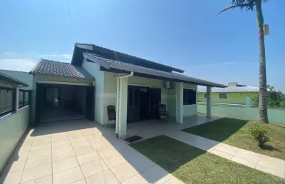 Linda residência localizada no balneário areias brancas em arroio do sal-rs, com 140m² de área.
