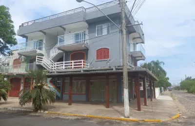 Apartamento localizado no centro em arroio  do sal/rs, próximo de escolas, posto de saúde, mercado e comércio em geral.