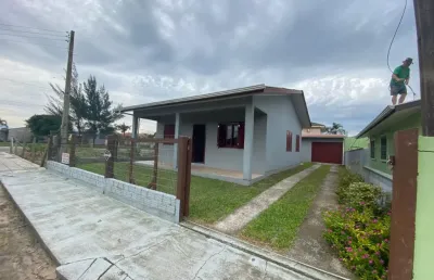 Casa localizado no balneário figueirinha em arroio do sal/rs. residência com 130m² a duas quadrasdo mar.