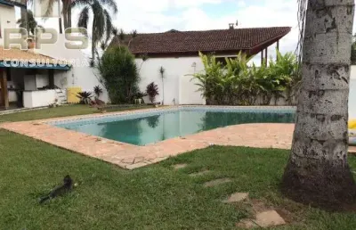 Oportunidade na vila santista, casa com 924m² de terreno, 3 quartos sendo 1 suite, edícula, área de lazer com piscina, churrasqueira, jardim, quintal!