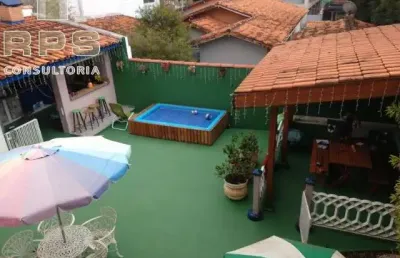Casa a venda no centro de atibaia  com 05 dormitórios amplos, sala de estar e jantar espaçosas, copa e cozinha planejada, 4 banheiros e lavabo
