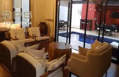Casa de alto padrão para venda na vila giglio em atibaia, 03 suítes com closet, amplas salas e área gourmet completa integrada com piscina e spa.