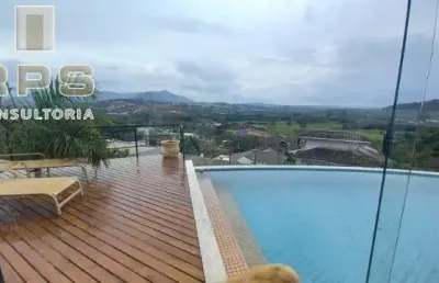 Casa no condomínio porto atibaia, 3 quartos todos suítes e uma com closet, repleta de armários, área de lazer privativa, piscina, espaço gourmet