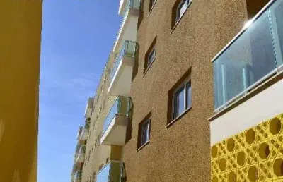 Apartamento com 66 m²  02 dormitórios sendo 01 suite com armários  cozinha integrada com gabinete sala  banheiros com gabinetes  02 vagas de garagem
