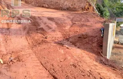 Terreno comercial em localização privilegiada, excelente topografia, 850m², com projeto aprovado de galpão!